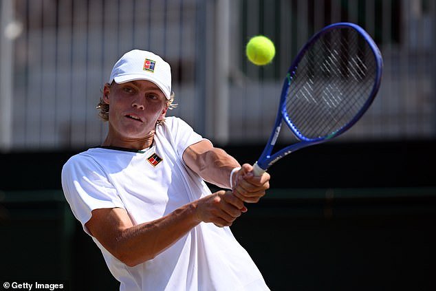 Cruz Hewitt chega à final de Wimbledon comemorando com as filhas de Roger Federer