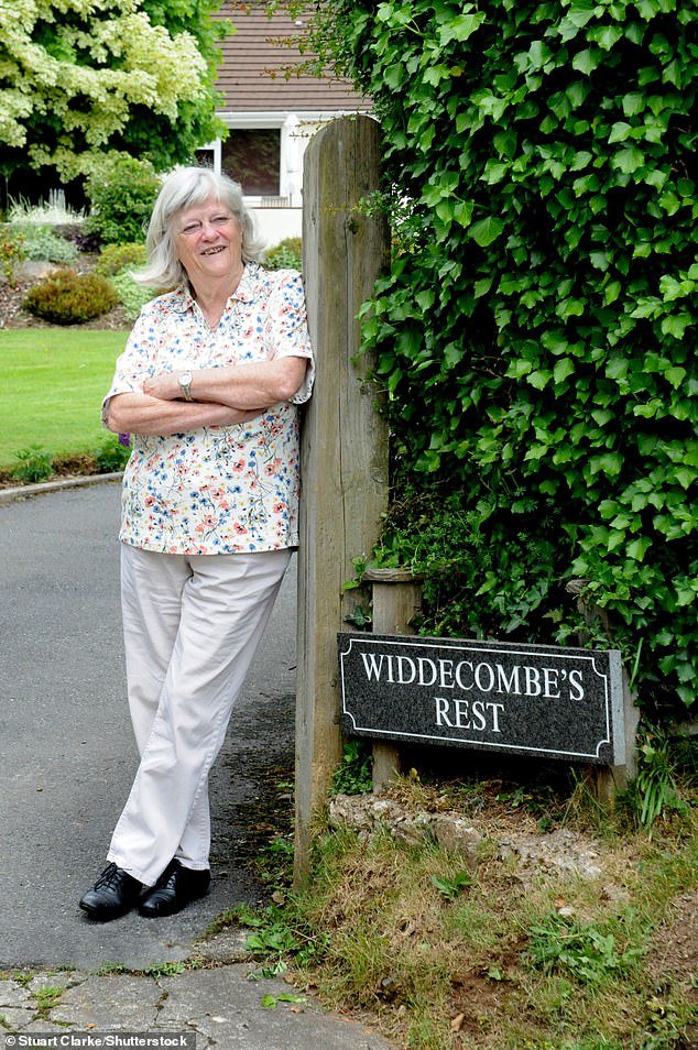 Um homem foi libertado sob suspeita de assassinar Ann Widdecombe e não faz mais parte da investigação