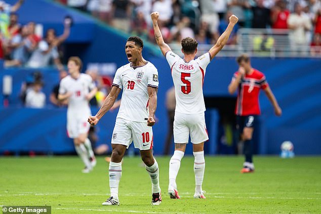 REVELADO: Por que o gol de Jude Bellingham não deveria ter sido válido – torcedores noruegueses reclamam que a Inglaterra empatou nas quartas de final da Copa do Mundo