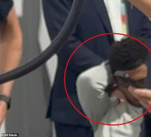 A mídia argentina estava convencida de que Jude Bellingham estava ferido depois que surgiram novas imagens da estrela inglesa se contorcendo de dor devido a um ombro gravemente machucado.