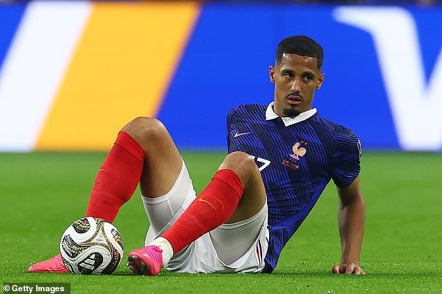 ‘Minhas costas sumiram!’ O jogador do Arsenal, William Saliba, teme se lesionar durante o confronto da França nas semifinais da Copa do Mundo contra a Espanha.