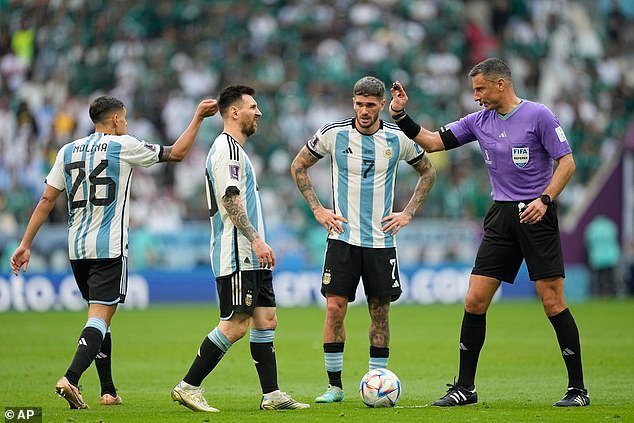 REVELADO: Por que os torcedores argentinos se preocupam com a nomeação do árbitro para a final da Copa do Mundo Slavko Vinci enfrenta o confronto com a Espanha – apesar da reação contra o detentor do título por sua campanha ‘difícil’ até agora