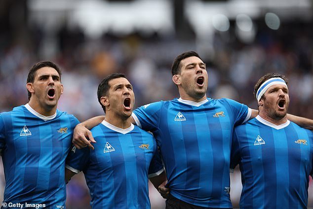Agora, os jogadores argentinos de RUGBY estão zombando da Inglaterra após a vitória nas semifinais da Copa do Mundo: estrelas prestam homenagem ao kit ‘Mão de Deus’ no confronto do Campeonato das Nações.