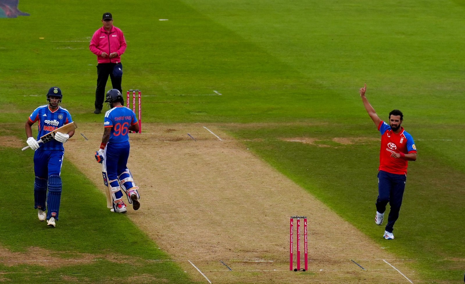 A primeira partida T20 da Inglaterra contra a Índia foi vítima da chuva em Durham