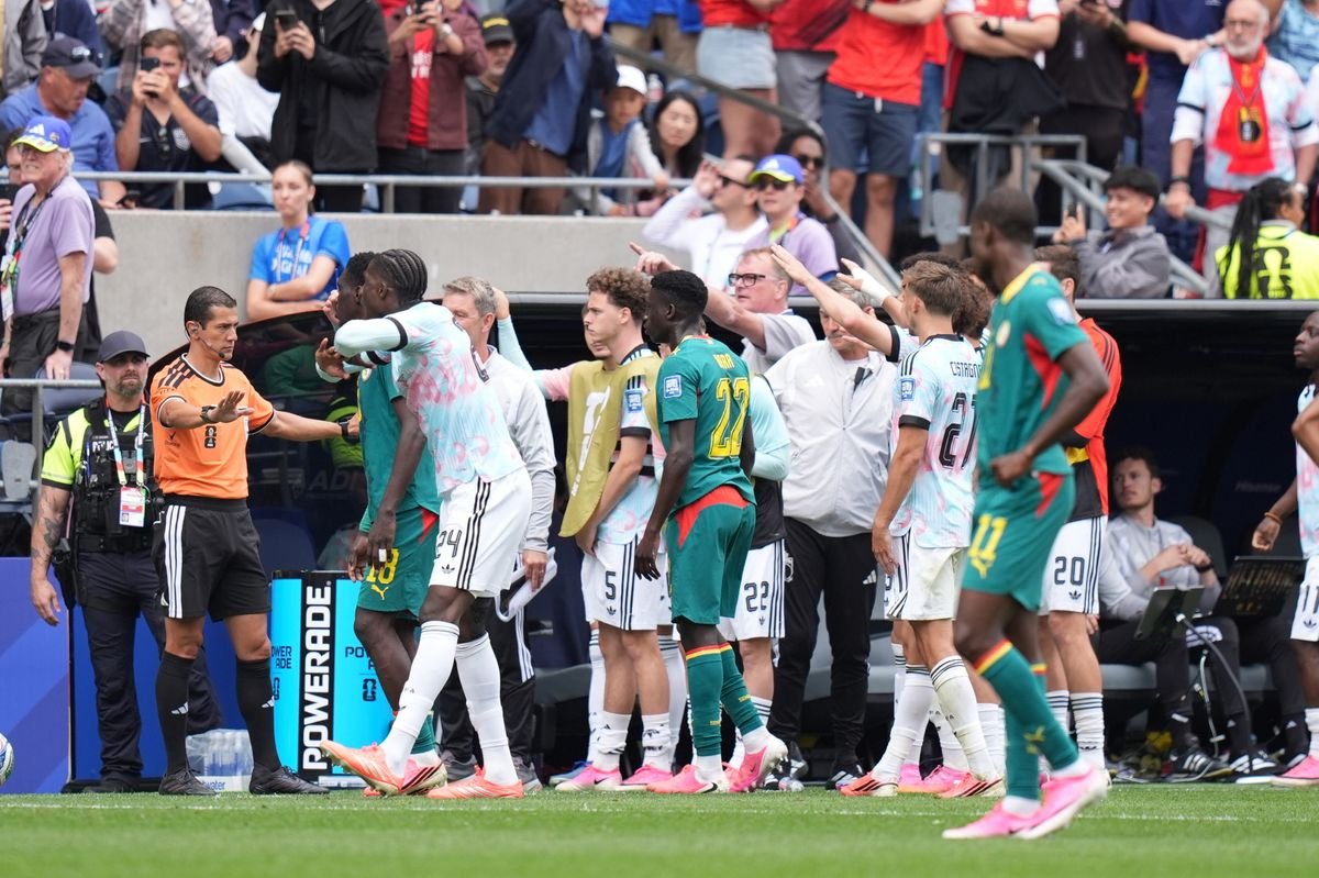 Copa do Mundo ao vivo: Senegal novamente furioso com a injustiça do VAR Atualização sobre lesão de Declan Rice na Inglaterra