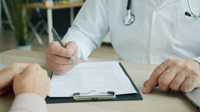 Pacote de reformas: Oposição e associações criticam as reformas planeadas pela coligação negra-vermelha