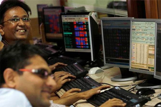 Mercado de ações indiano mais firme: Sensex, ganha confortavelmente, impulsiona setor de TI