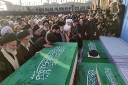 Processo fúnebre de Khamenei continua no Iraque, corpo chega a Najaf