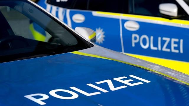 Fuga da polícia: Fuga da polícia: Um homem causa um acidente durante uma perseguição