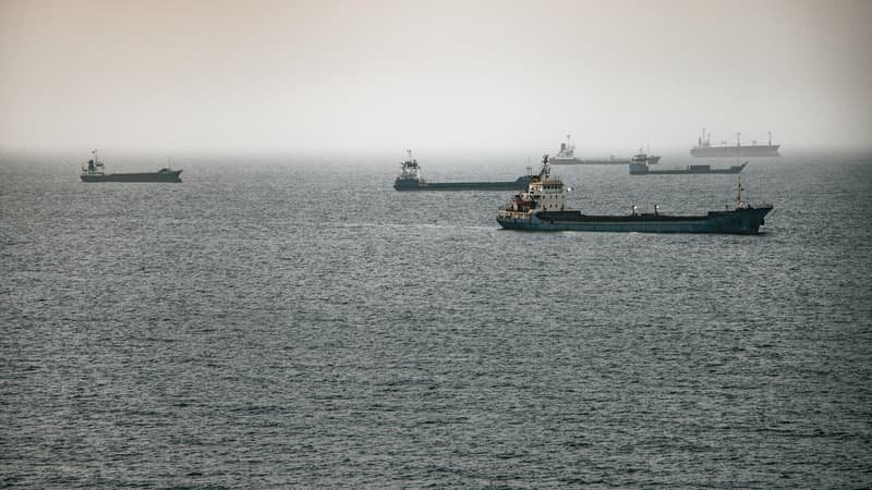 O Irã ataca dois navios no Estreito de Ormuz, os Estados Unidos lançam novos ataques