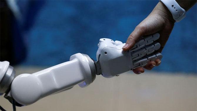 Claude AI da Anthropic recomenda taxas de rúpias para usuários indianos