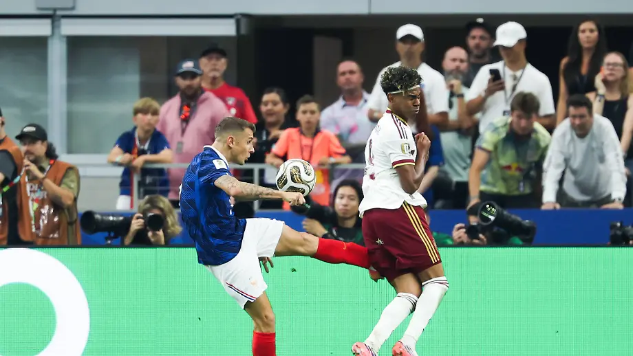Pressione versonkt “lausige Les Bleus”