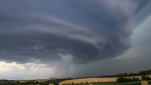 Tempestades no sudoeste: Supercell causa danos no sudoeste