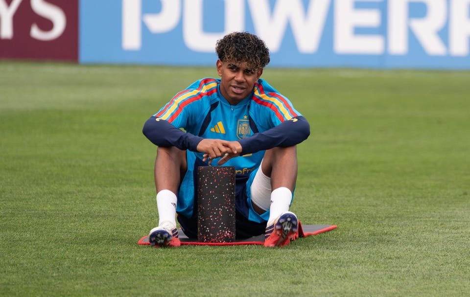 Lamine Yamal faltou ao treino da Espanha na quinta-feira, levantando preocupações com lesões