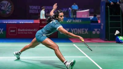 PV Sindhu encerra espera de 15 anos e chega à primeira semifinal do Aberto do Japão após desistência de Okuhara | Notícias de badminton
