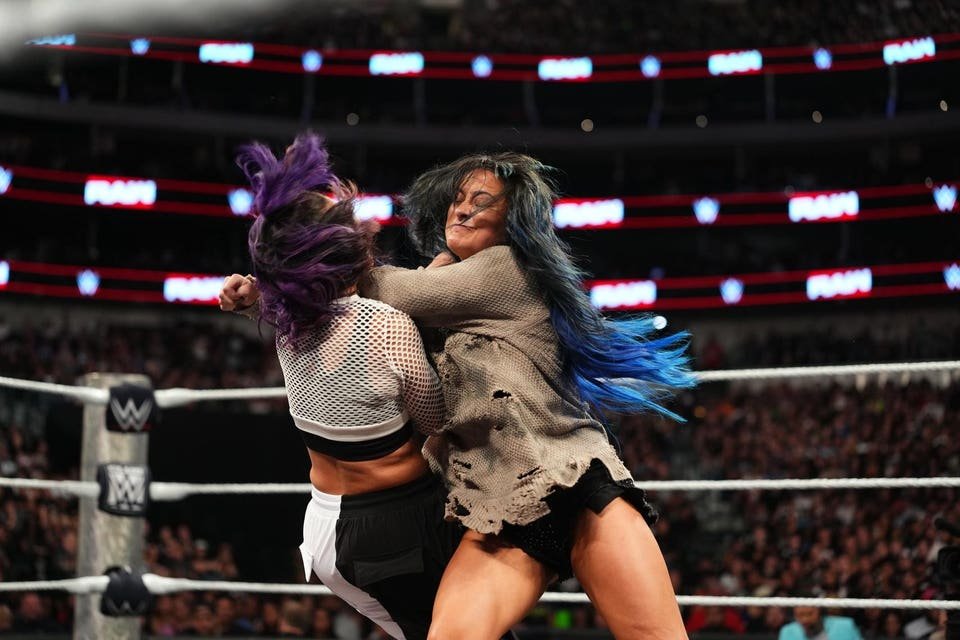 Resultados do evento principal da WWE Saturday Night quando Lyra Valkyria envia Bayley