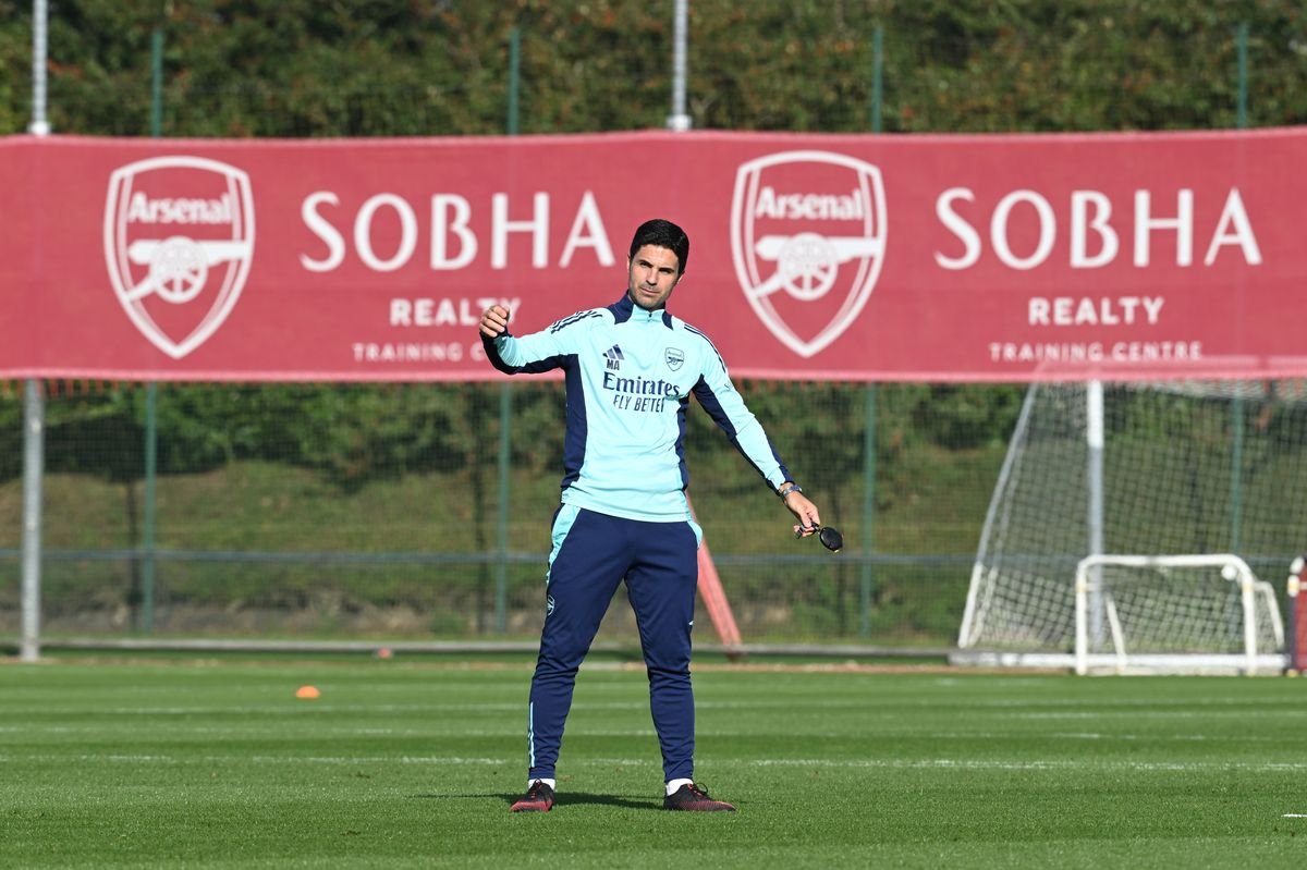 O XI de portas fechadas do Arsenal dá a Mikel Arteta duas novas contratações em sua estreia