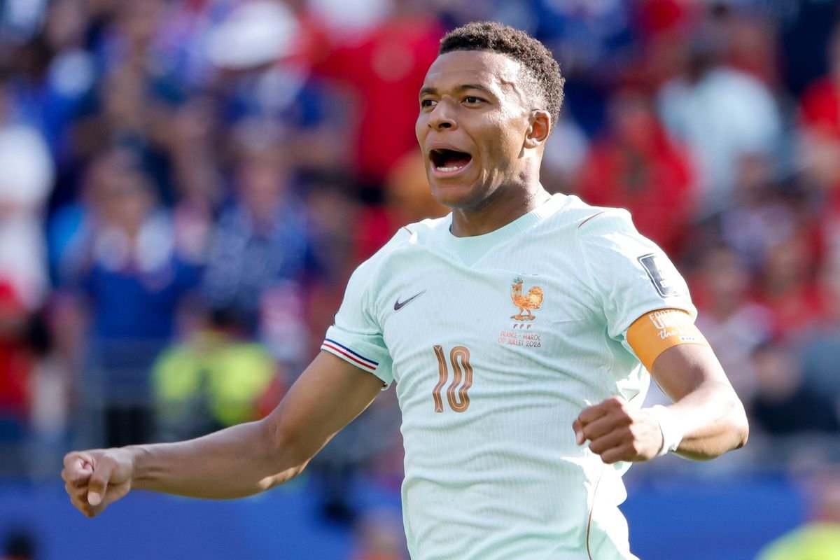 A vida amorosa de Kylian Mbappe, de modelo trans a ex-namorada