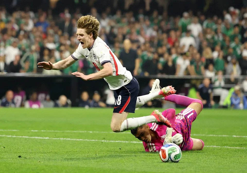 A exibição de Anthony Gordon na Inglaterra contra o México lembra o Barcelona de sua contratação