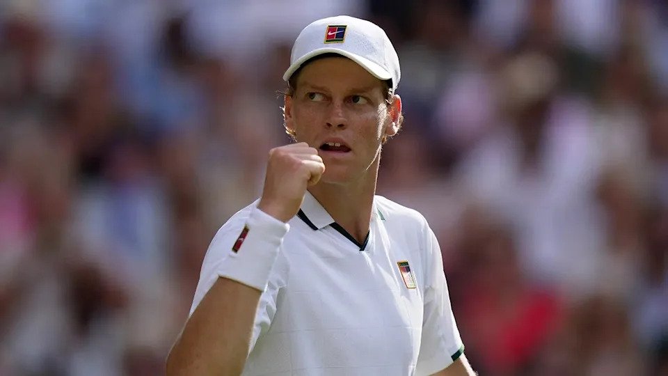 Jannik Sinner domina Novak Djokovic nas semifinais de Wimbledon e busca o segundo título consecutivo