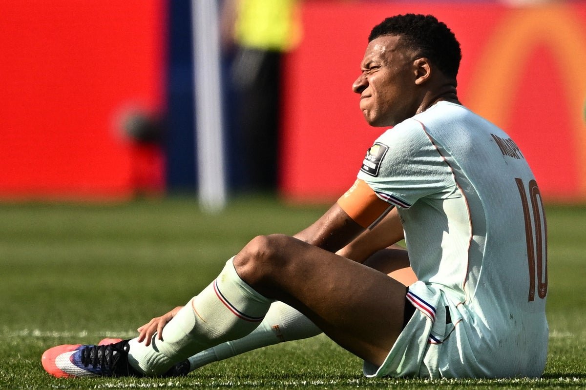 Kylian Mbappé está lesionado? O capitão da França tirou a roupa após o gol maravilhoso contra o Marrocos