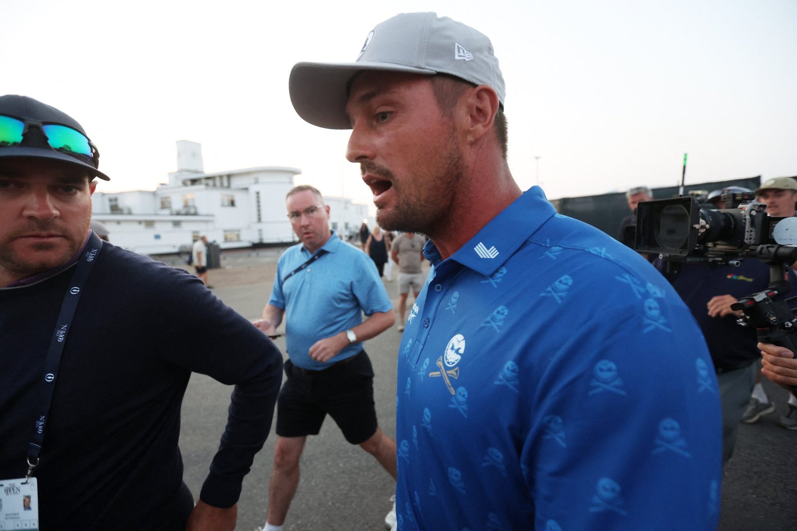 Bryson DeChambeau cobra um pênalti de dois chutes no The Open enquanto os recordistas Lucas Herbert e Sam Barnes lideram