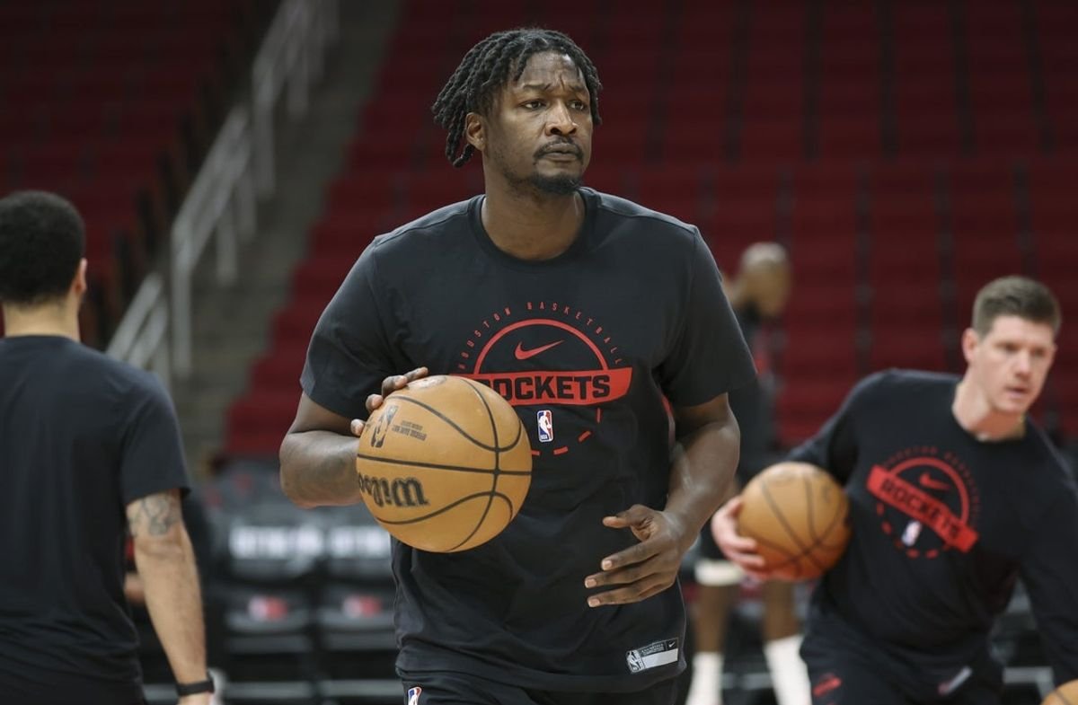 Relatório: Hornets adquire Dorian Finney-Smith, 3 escolhas do Rockets