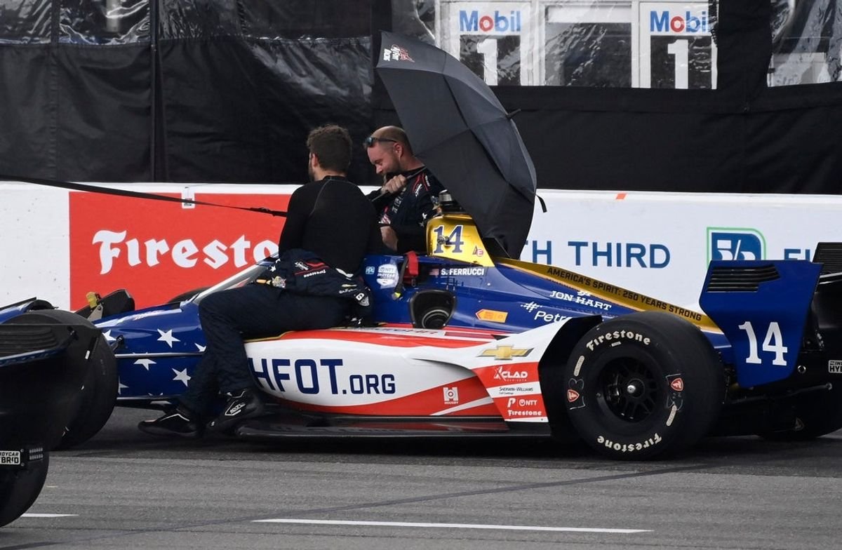 A corrida da IndyCar Series em Nashville foi adiada para segunda-feira