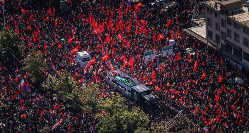 3 razões pelas quais o funeral do Sr. Khamani poderia quebrar o recorde histórico, com 15 milhões de pessoas presentes.