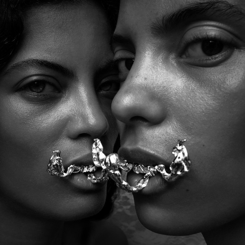 As Twin Sisters Behind Ibeyi encontraram equilíbrio em seu novo álbum, Offer