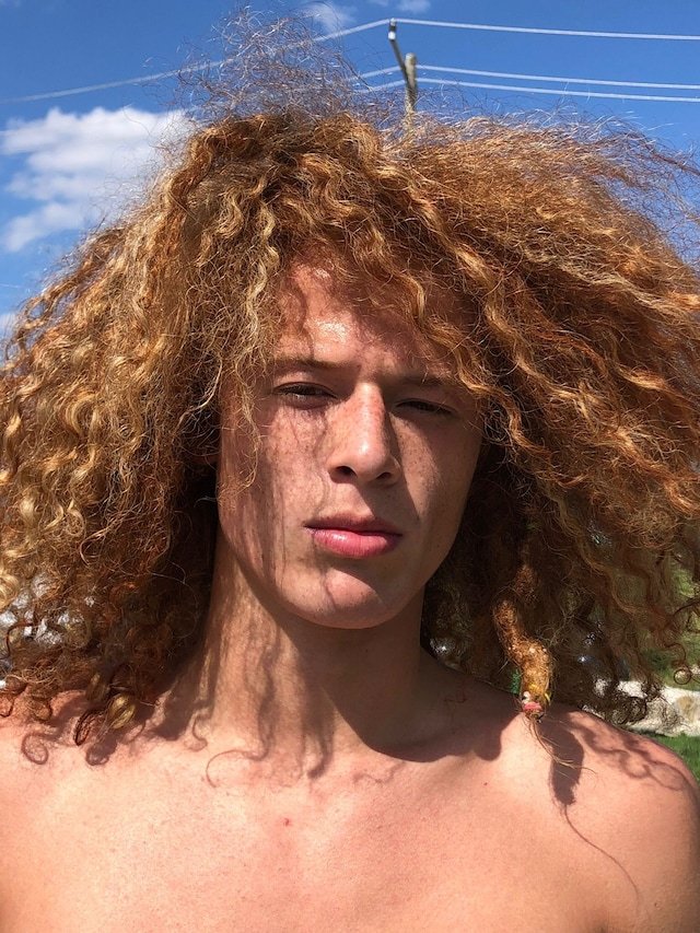 Este novo álbum de fotos reflete sobre uma década de casting de rua