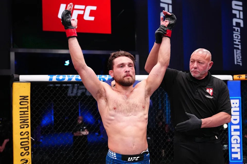 O Undercard do UFC 329 derruba os principais lutadores dias antes da luta principal McGregor x Holloway