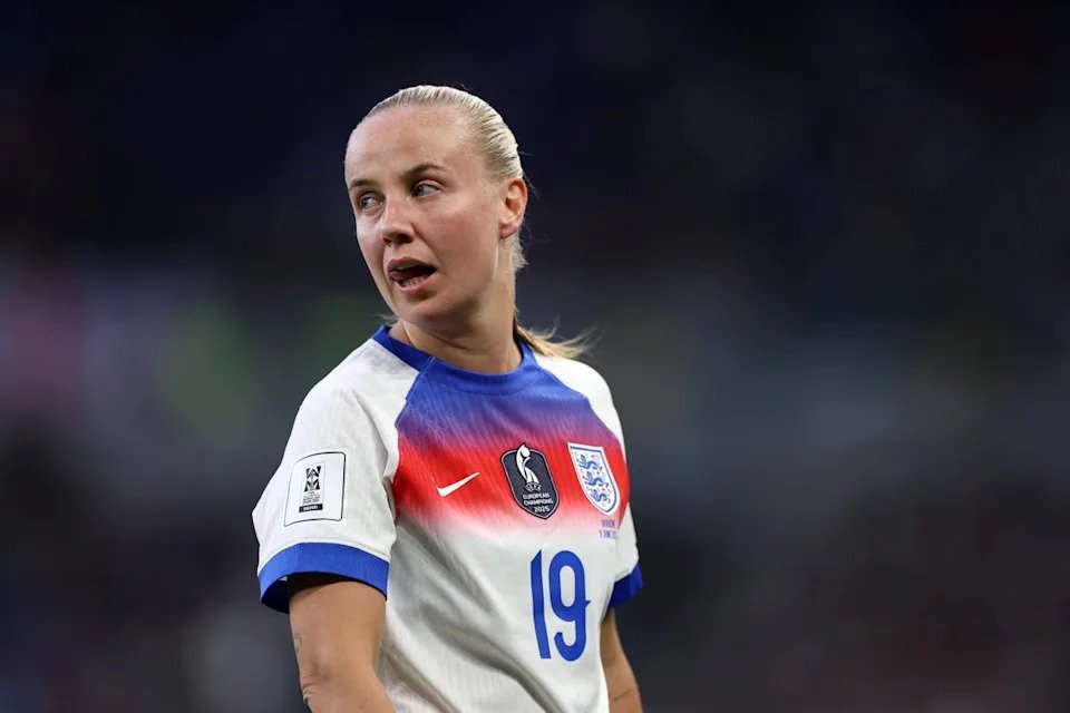 Leões contratam Niamh Charles do campeão da WSL Man City Chelsea
