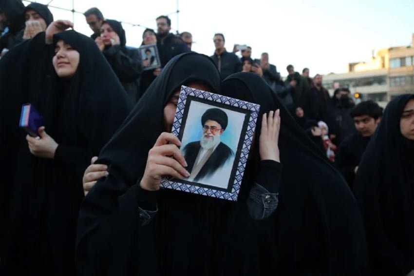5 líderes muçulmanos cujos corpos foram preservados antes do enterro, o mais velho Ali Khamenei