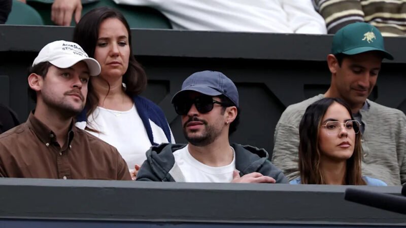Kate Middleton cumprimenta os fãs de tênis em Wimbledon antes do dia 4