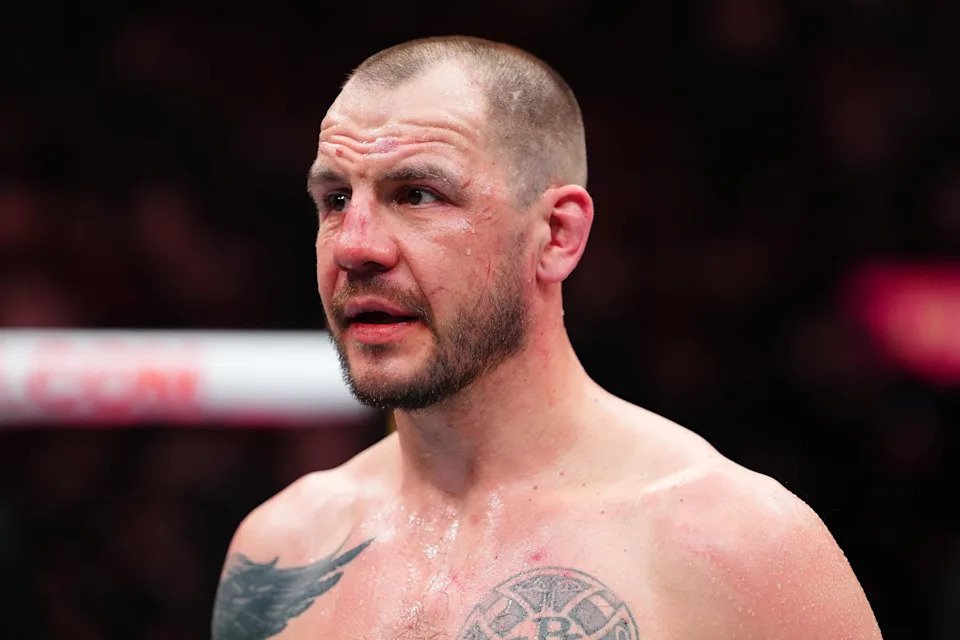 Apenas um lutador foi levado ao hospital após o UFC 329