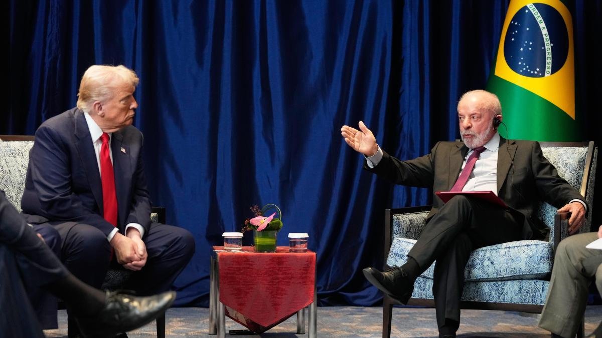 Trump voltou a atacar Lula e impôs tarifa de 25% às importações brasileiras
