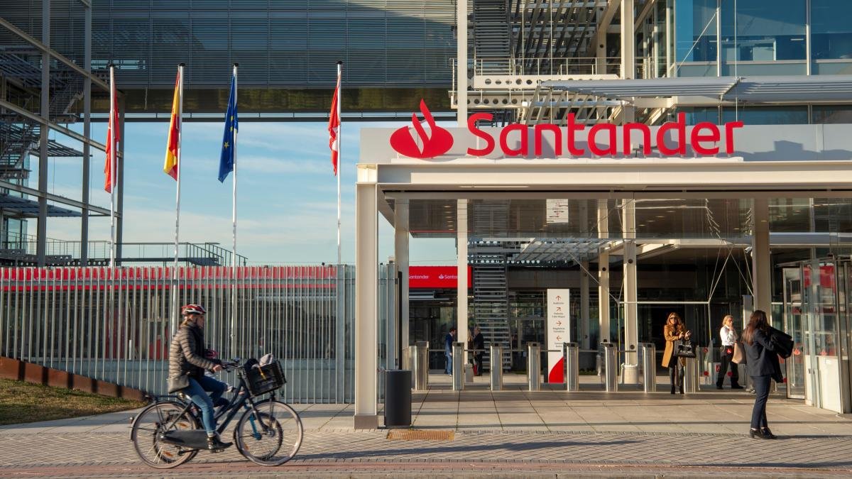 O Santander concordou em se aposentar aos 55 anos com uma pensão de até 95%.
