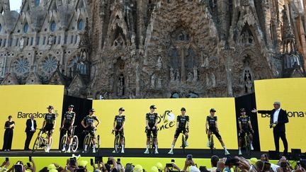 : Reportagem Em um cenário monumental aos pés da Sagrada Família, Barcelona recebeu os pilotos do Tour de France antes da Grand Départ de sábado