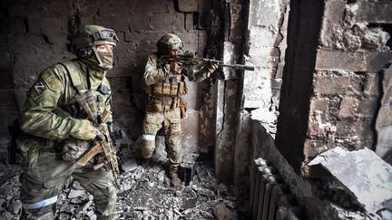 Com quase um milhão e meio de soldados feridos ou mortos, a guerra lançada contra a Ucrânia está a sangrar o exército russo – franceinfo