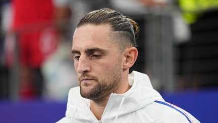 “Na primeira parte, certos comportamentos foram inaceitáveis”, disse Adrien Rabiot após a derrota dos Blues para a Inglaterra.