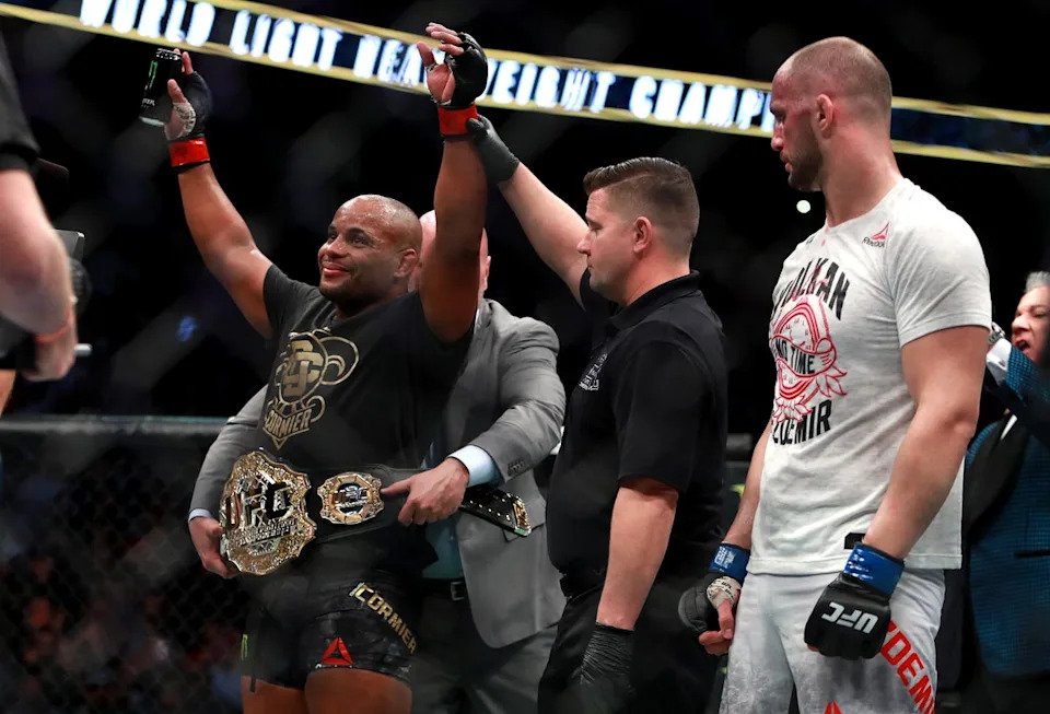 Candidato ao título do UFC afirma que injetou esteroides e anuncia suspensão de 16 meses