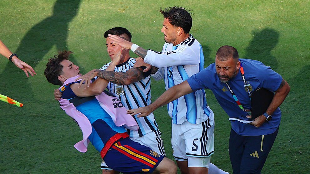 Copa do Mundo de 2026: De repente, Messi marca Cucurella! | esportes