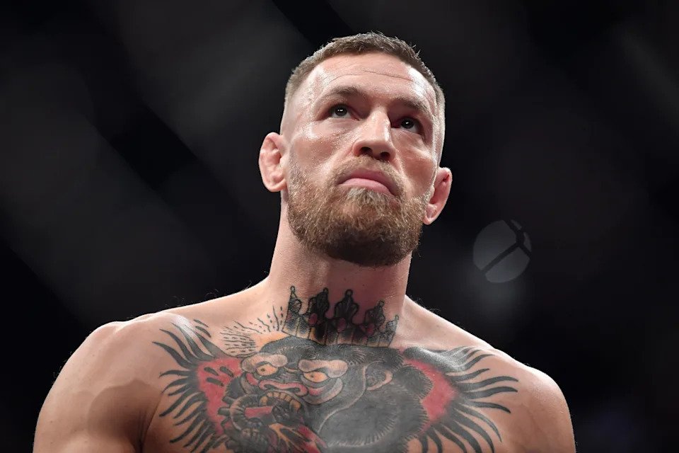 Conor McGregor não luta apenas contra Max Holloway no UFC 329. Ele luta com a história