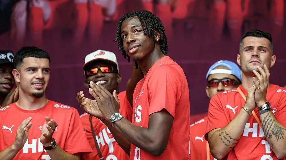 ‘Contrate jogadores antes de uma grande venda’ – torcedores reforçam o meio-campo