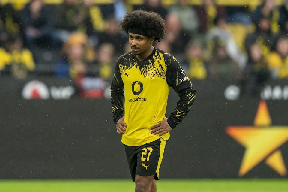 Hansi Flick poderia usar Karim Adeyemi de quatro maneiras no Barcelona