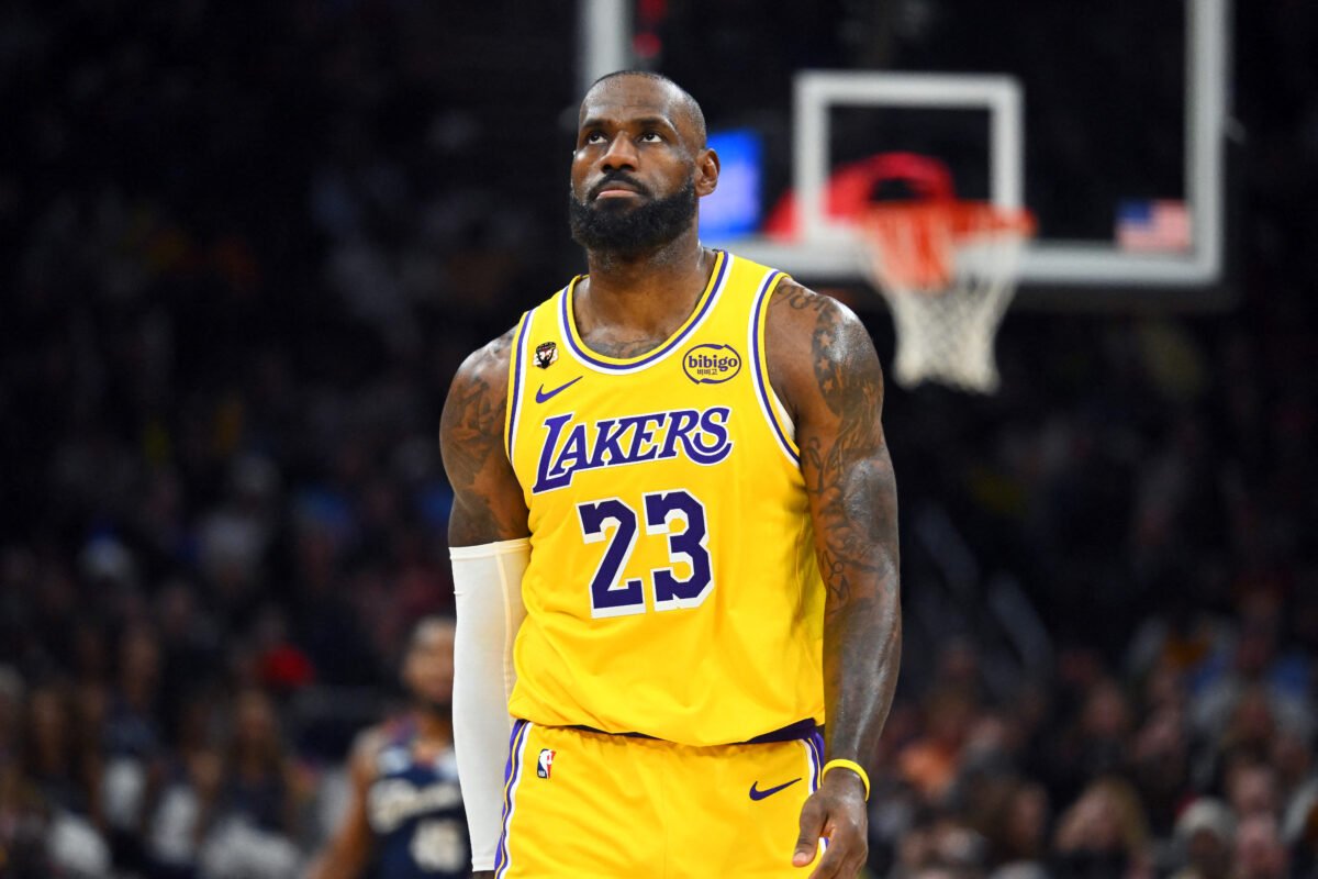 O agente de LeBron defendeu 10 novos clubes para a estrela de 41 anos