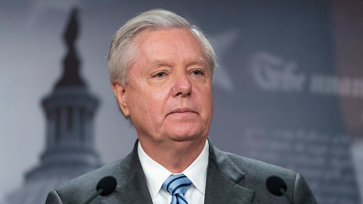 O senador republicano Lindsey Graham morreu aos 71 anos após uma ‘doença curta e repentina’, diz o escritório