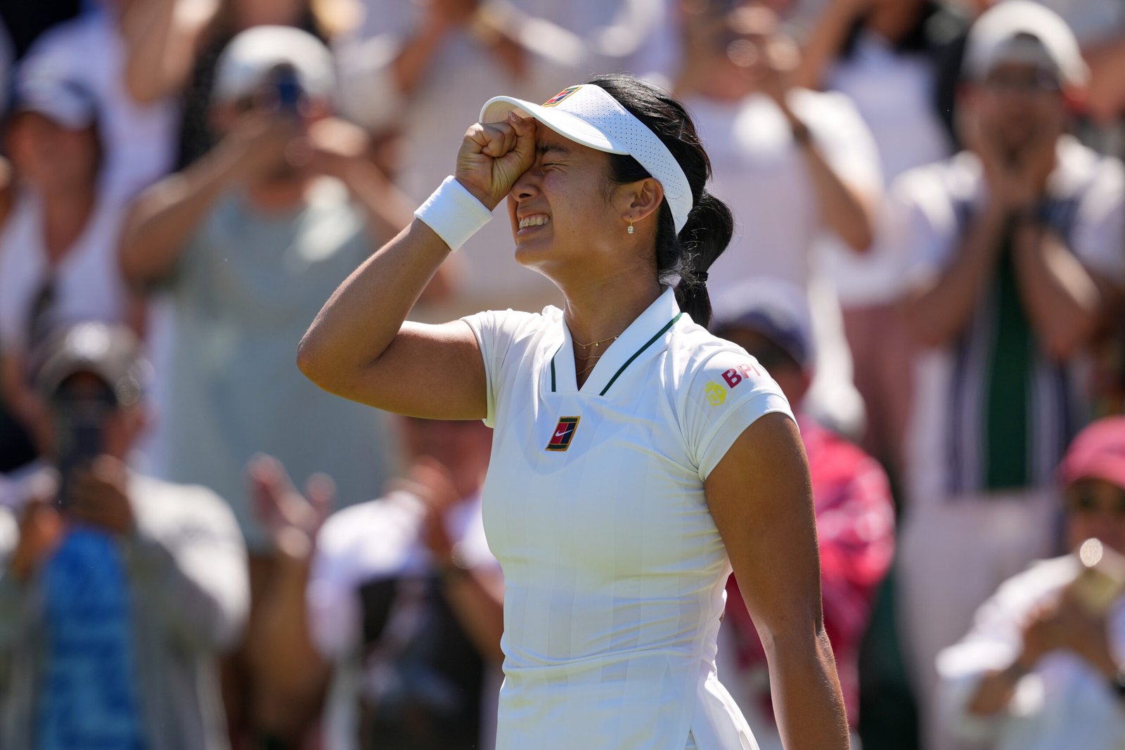 Alex Eala transforma problemas de Eastbourne em avanço em Wimbledon