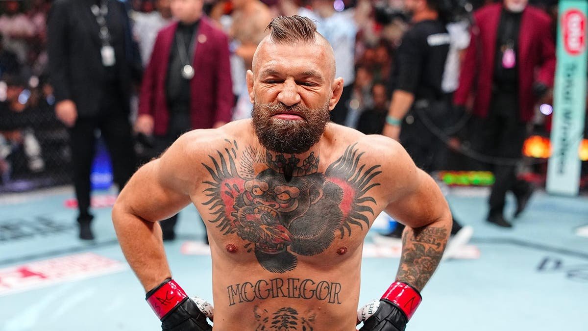 McGregor sofreu uma lesão no LCA e no menisco do joelho direito no UFC 329